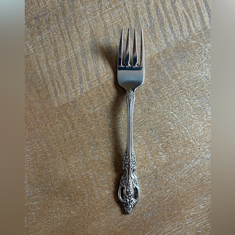 Oneida Pembrooke Renoir salad fork